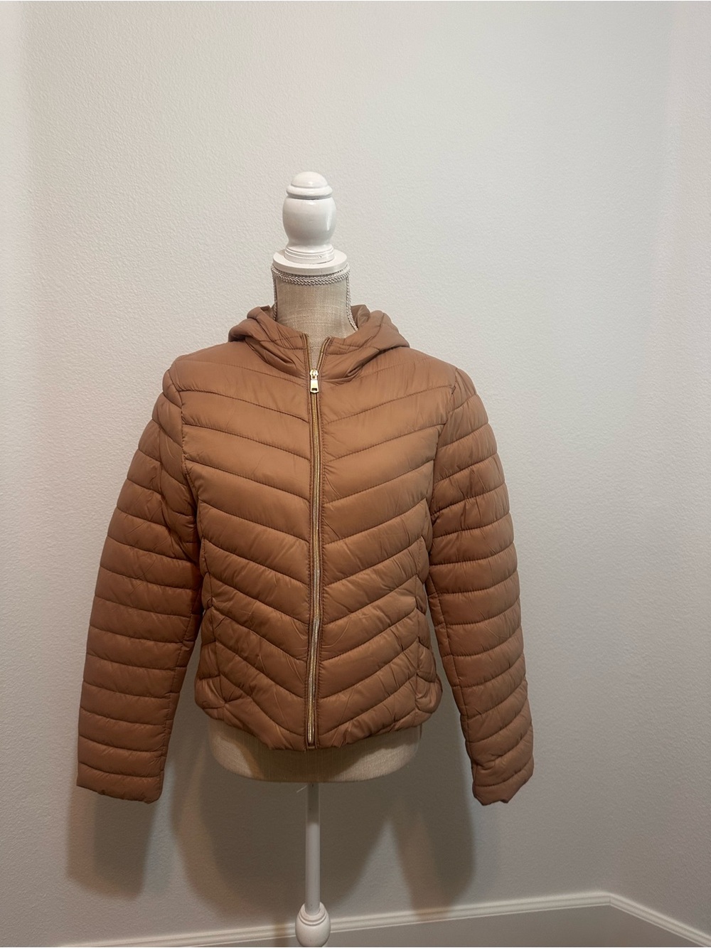 iris Tan Hooded Quilted Chevron Puffer Jacket - Women's